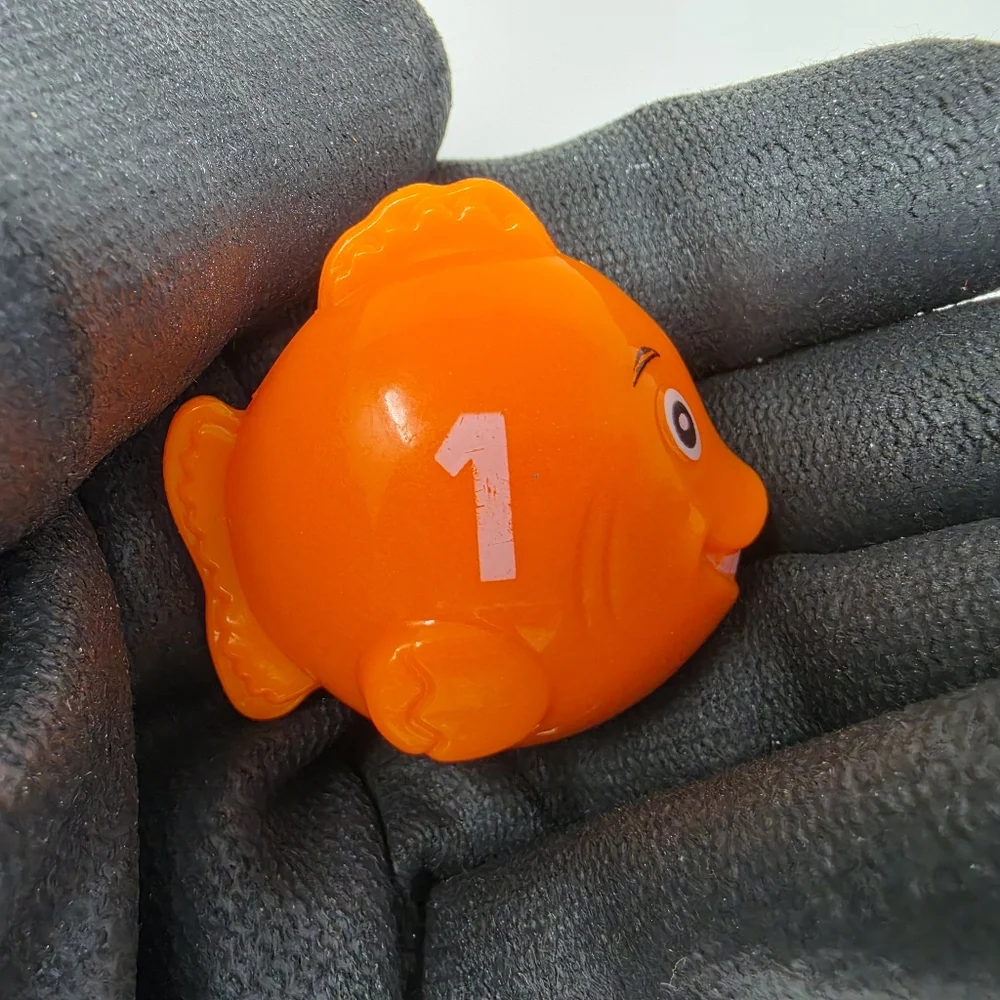 Fish Plastic 1 2 3 4 Red Green Purple Orange Lot of 4